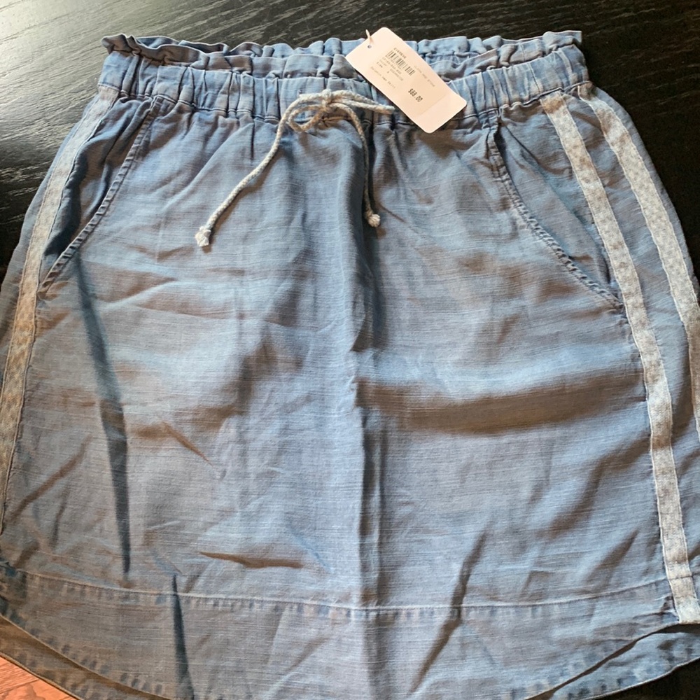 Cloth & Stone Dolphin Hem Skirt size Small. New! Evereve!